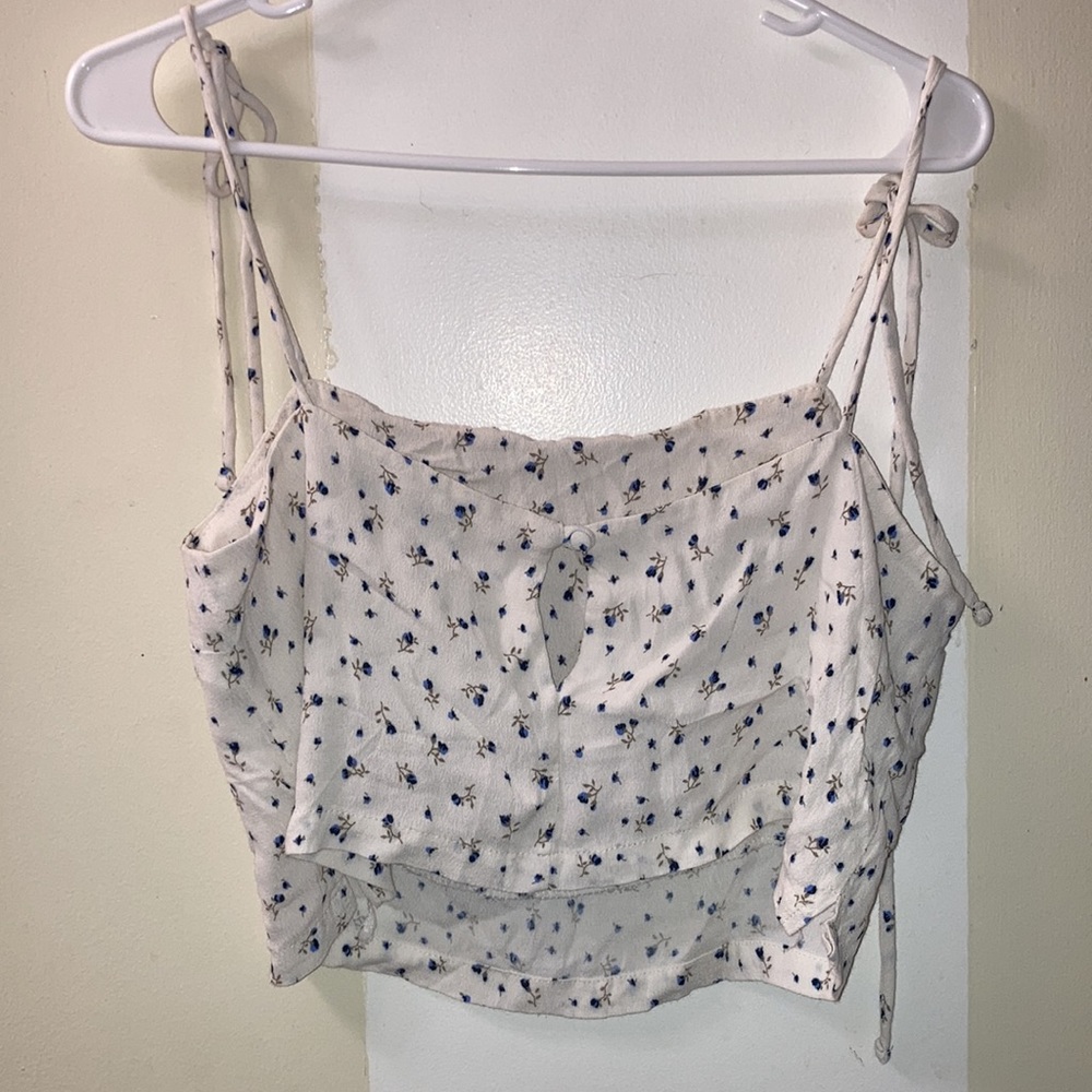 Brandy ❤️Melville tie shoulder top - Picture 2 of 4